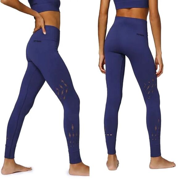 Seamless Ladder Crop Tee & Seamless Ladder Stitch Ankle Leggings
IVY PARK® - Picture 4 of 4